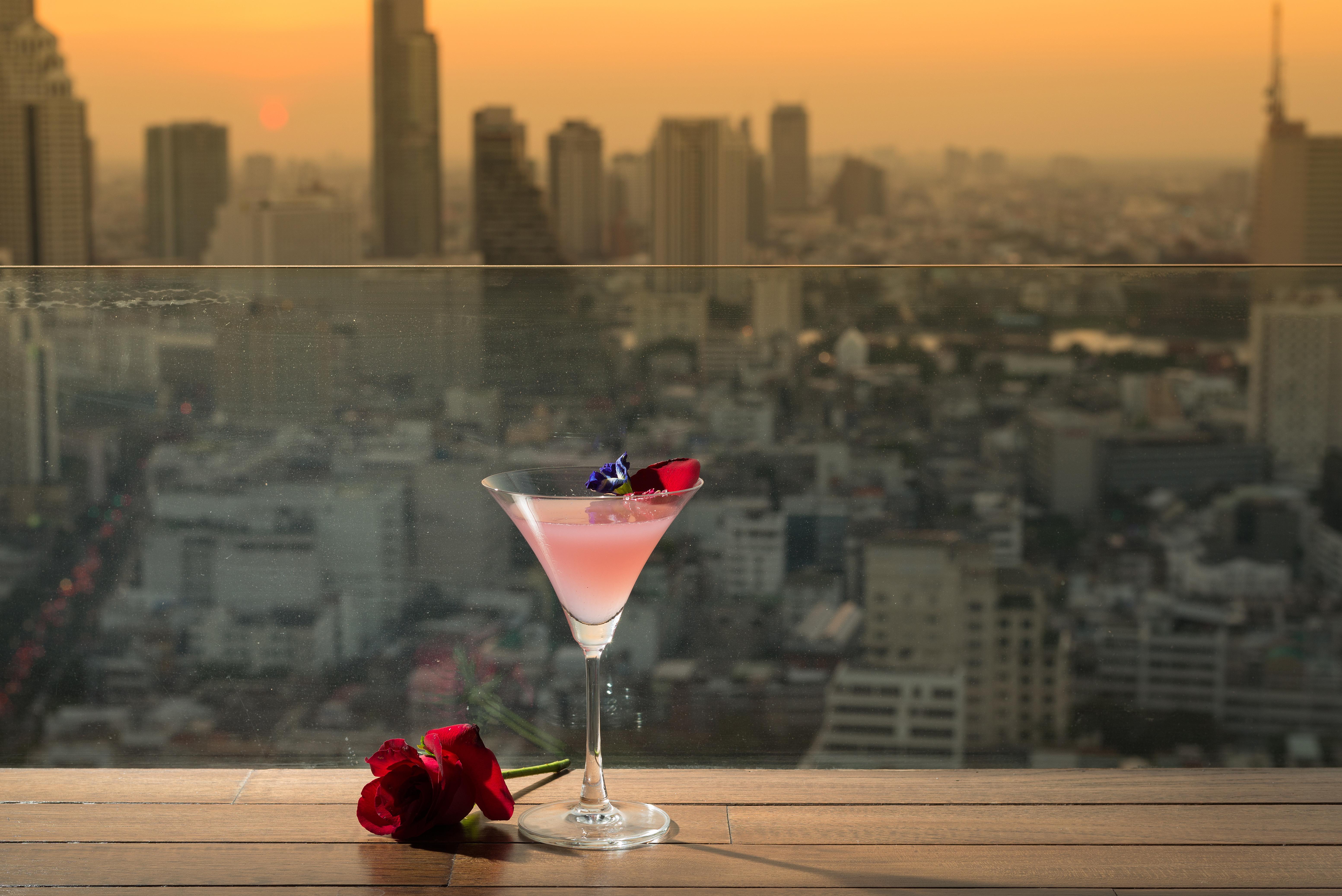 Pullman Bangkok Hotel G Екстер'єр фото A cosmopolitan cocktail