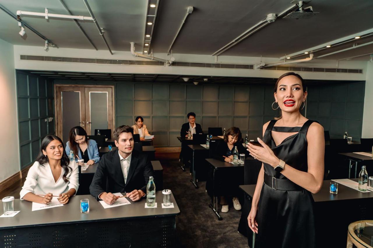 Pullman Bangkok Hotel G Екстер'єр фото A meeting at the European University