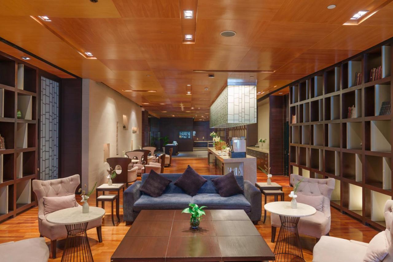 Pullman Bangkok Hotel G Екстер'єр фото The lounge at the airport