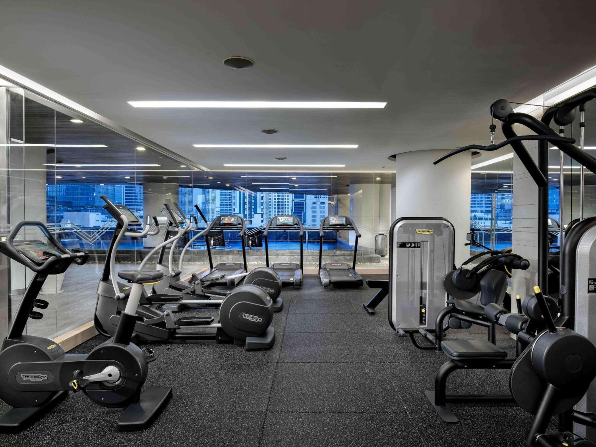 Pullman Bangkok Hotel G Екстер'єр фото The gym at the hotel