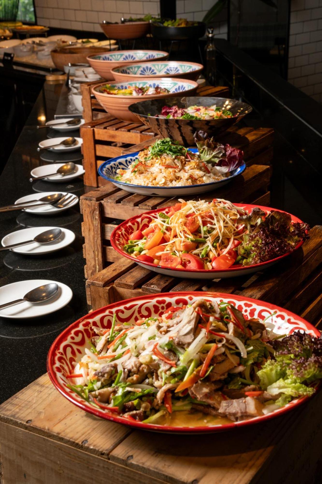 Pullman Bangkok Hotel G Екстер'єр фото Thai cuisine