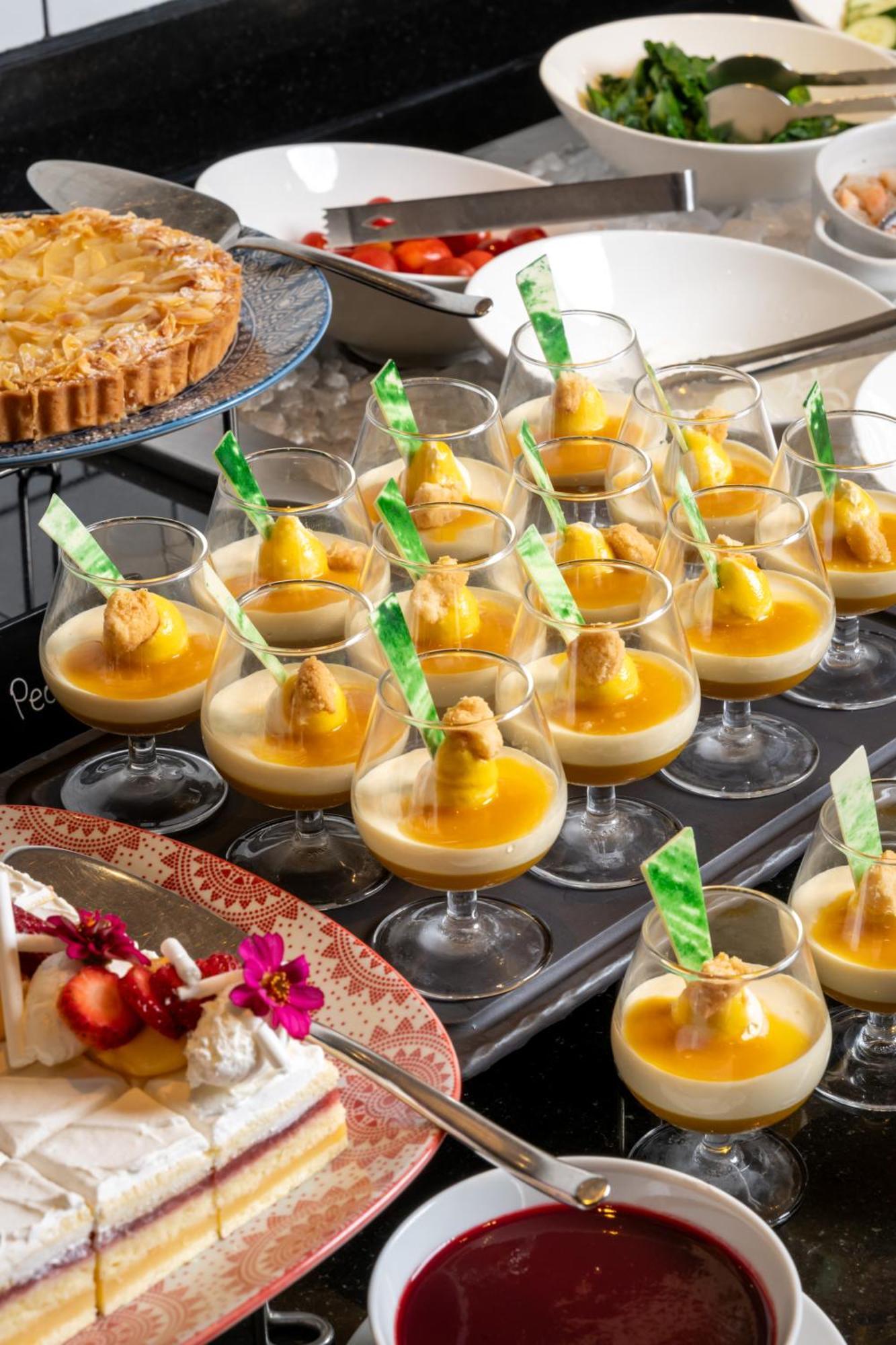 Pullman Bangkok Hotel G Екстер'єр фото A mango pudding