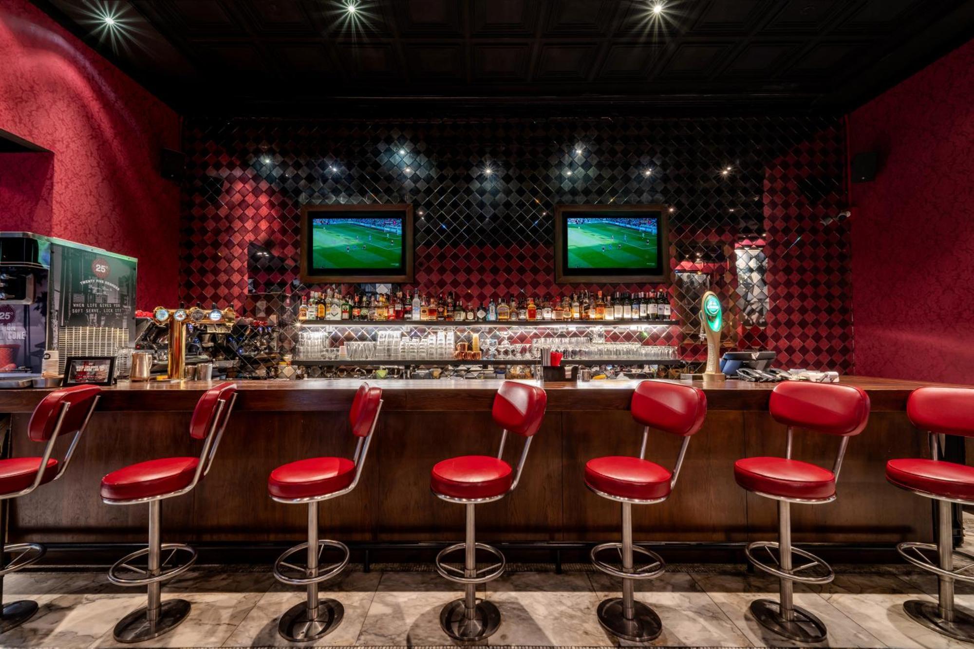 Pullman Bangkok Hotel G Екстер'єр фото The bar at the 2018 FIFA World Cup